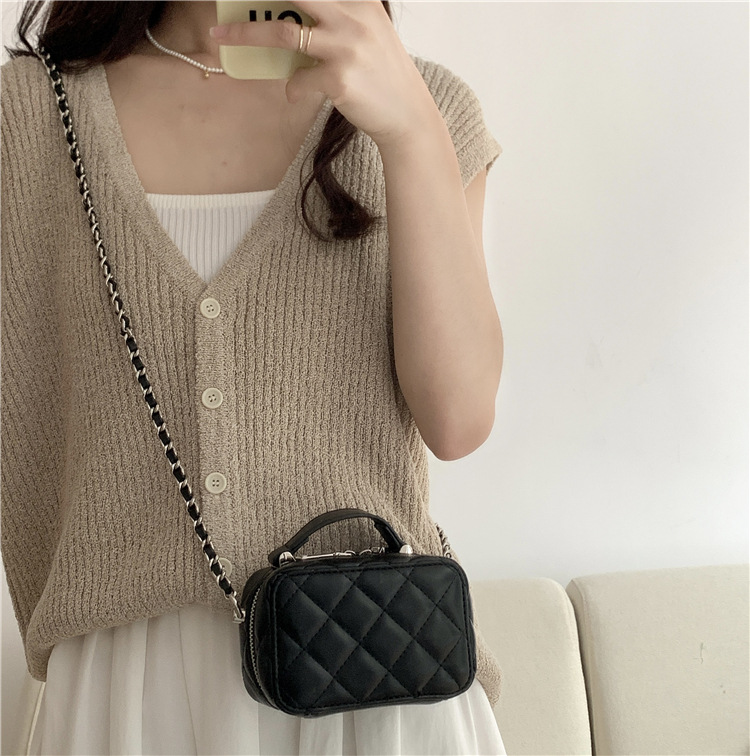 Chain Sling Bag6.jpg